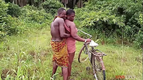 OKONKWO GAVE THE VILLAGE SLAY QUEEN A LIFT WITH HIS BICYCLE, FUCKED HER OUTDOOR